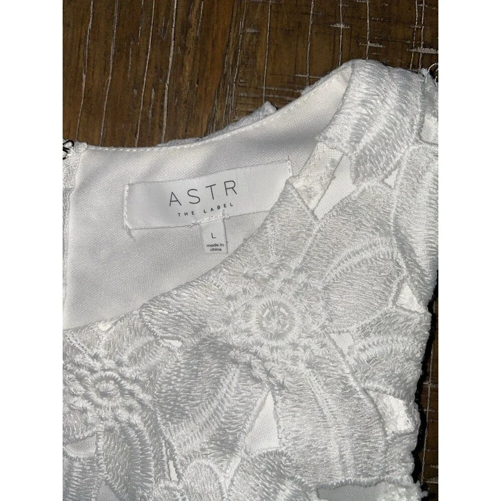 ASTR THE LABEL White Floral Lace Mini Dress Scalloped Hem Bridal Shower Large